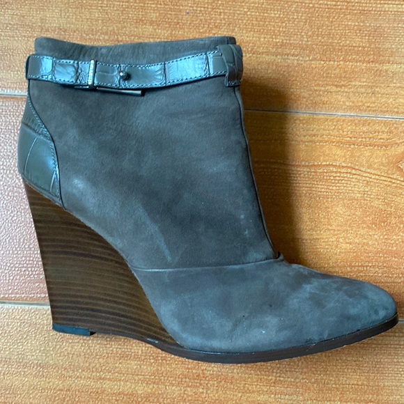 🌸Suede Coach ‘Melody’ Wedge Booties. Sz 10 🌸 - Picture 11 of 13